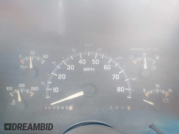 1994 Chevrolet Silverado 2500 z VIN 1GCFC24K6RE155578, wystawiony jako IAAI lot #42062238 z przebiegiem 303 962 mil mil oraz . Historia ofert i sprzedaży dostępna na DreamBid. Obrazek 7.