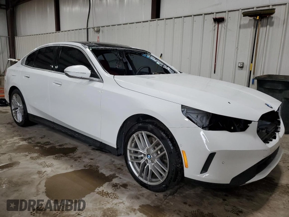 2024 BMW 5 Series 530i xDrive с VIN WBA53FJ08RCP95113, выставлен на аукционе Copart как лот 51793015 с пробегом Не указан миль и Списание • Salvage title. История ставок и продаж доступна на DreamBid. Изображение 4.