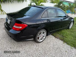 2012 Mercedes-Benz C 250 Sport z VIN WDDGF4HB2CA628429, wystawiony jako Copart lot #64523745 z przebiegiem 122 795 mil mil oraz Czysty tytuł • Clean title. Historia ofert i sprzedaży dostępna na DreamBid. Obrazek 4.