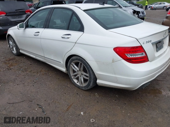 2013 Mercedes-Benz C 300 Sport с VIN WDDGF8AB3DA820171, выставлен на аукционе IAAI как лот 42329459 с пробегом 157 627 миль миль и . История ставок и продаж доступна на DreamBid. Изображение 3.