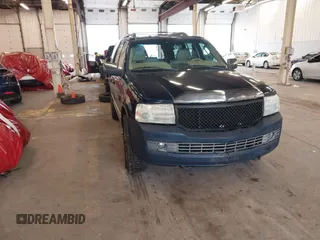 2007 Lincoln Navigator z VIN 5LMFU28597LJ00335, wystawiony jako IAAI lot #41291436 z przebiegiem 131 938 mil mil oraz . Historia ofert i sprzedaży dostępna na DreamBid. Obrazek 1.