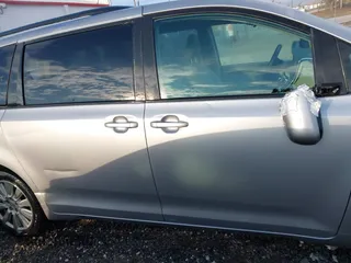 2017 Toyota Sienna LE with VIN 5TDJZ3DC6HS184126, listed as a IAAI auction lot 41166135 with 101,305 mi miles. Bid and sale history available at carsss.com. Image 13.