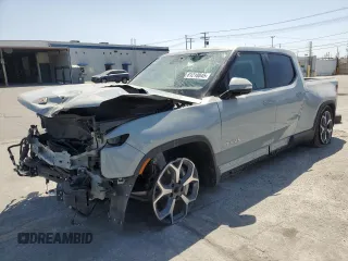 2023 Rivian R1T Adventure z VIN 7FCTGBAA9PN027894, wystawiony jako Copart lot #61218845 z przebiegiem 5 047 mil mil oraz Szkoda całkowita • Salvage title. Historia ofert i sprzedaży dostępna na DreamBid. Obrazek 1.