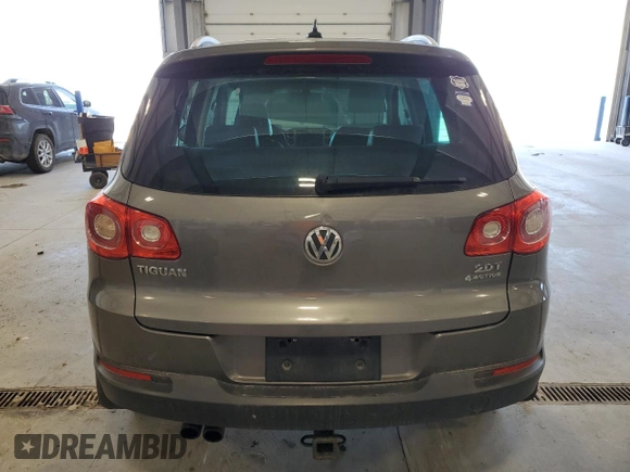 2011 Volkswagen Tiguan SEL z VIN WVGBV7AXXBW559663, wystawiony jako Copart lot #52307905 z przebiegiem 125 263 mil mil oraz Szkoda całkowita • Salvage title. Historia ofert i sprzedaży dostępna na DreamBid. Obrazek 6.