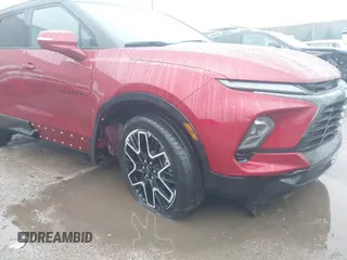 2023 Chevrolet Blazer RS z VIN 3GNKBKRS4PS213093, wystawiony jako IAAI lot #41111731 z przebiegiem 16 435 mil mil oraz . Historia ofert i sprzedaży dostępna na DreamBid. Obrazek 6.