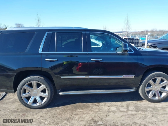 2019 Cadillac Escalade Premium Luxury with VIN 1GYS4CKJ0KR125240, listed as a IAAI auction lot 41568885 with 60,000 mi miles. Bid and sale history available at carsss.com. Image 13.