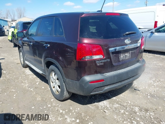 2013 Kia Sorento LX with VIN 5XYKTCA62DG331960, listed as a IAAI auction lot 41971476 with 186,287 mi miles. Bid and sale history available at carsss.com. Image 3.