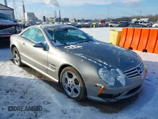 2004 Mercedes-Benz SL 500 z VIN WDBSK75F34F081019, wystawiony jako IAAI lot #40993971 z przebiegiem 100 760 mil mil oraz . Historia ofert i sprzedaży dostępna na DreamBid. Obrazek 1.