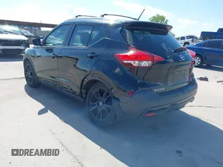 2020 Nissan Kicks SR z VIN 3N1CP5DV9LL539481, wystawiony jako IAAI lot #42099708 z przebiegiem 67 361 mil mil oraz . Historia ofert i sprzedaży dostępna na DreamBid. Obrazek 3.