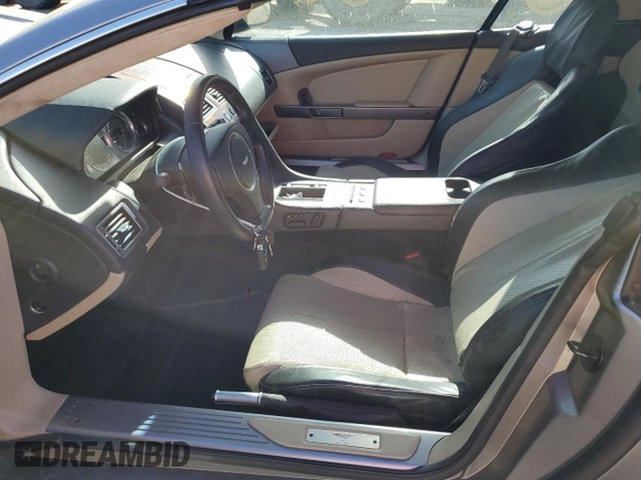 2007 Aston Martin DB9 z VIN SCFAD02A47GB07685, wystawiony jako Copart lot #75868414 z przebiegiem Nie podano mil oraz Szkody całkowita. Historia ofert i sprzedaży dostępna na DreamBid. Obrazek 7.