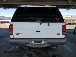 2002 Ford Expedition Eddie Bauer z VIN 1FMPU18L22LA23719, wystawiony jako Copart lot #57863995 z przebiegiem 148 641 mil mil oraz Szkoda całkowita • Salvage title. Historia ofert i sprzedaży dostępna na DreamBid. Obrazek 6.
