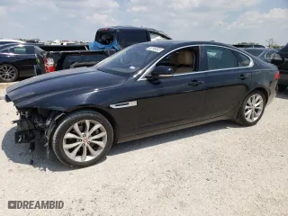 2019 Jaguar XF 25t Premium with VIN SAJBD4FXXKCY81432, listed as a Copart auction lot 62196333 with 33,572 mi miles. Bid and sale history available at carsss.com. Image 1.