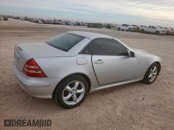 2001 Mercedes-Benz SLK 230/320 z VIN WDBKK65F91F228336, wystawiony jako Copart lot #56834915 z przebiegiem 127 224 mil mil oraz Szkoda całkowita • Salvage title. Historia ofert i sprzedaży dostępna na DreamBid. Obrazek 3.