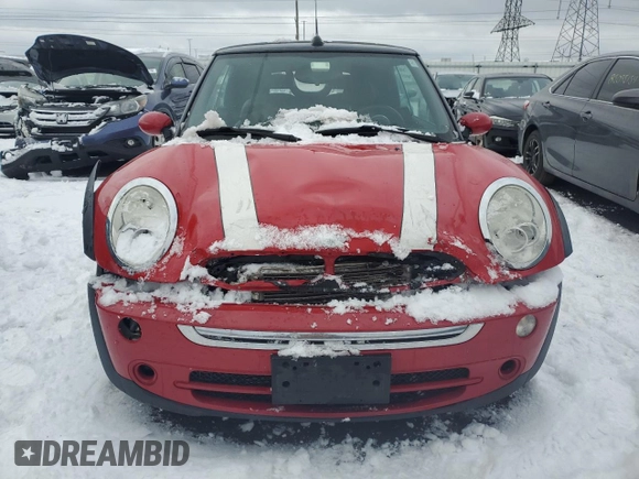 2005 MINI Convertible z VIN WMWRF33405TG11092, wystawiony jako Copart lot #84762004 z przebiegiem 94 895 mil mil oraz Szkoda całkowita • Salvage title. Historia ofert i sprzedaży dostępna na DreamBid. Obrazek 5.