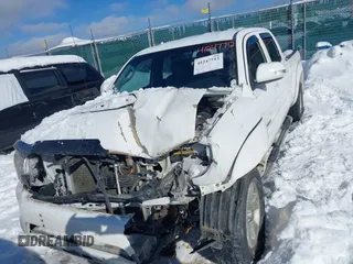 2015 Toyota Tacoma with VIN 3TMMU4FN2FM086885, listed as a IAAI auction lot 41247712 with 194,510 mi miles and . Bid and sale history available at carsss.com. Image 12.