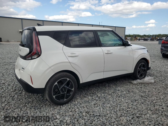 2024 Kia Soul EX with VIN KNDJ33AU1R7237020, listed as a Copart auction lot 49868965 with 6,892 mi miles and Salvage Title. Bid and sale history available at carsss.com. Image 3.