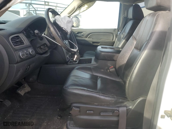 2009 Chevrolet Avalanche LT w/2LT with VIN 3GNFK22039G160550, listed as a Copart auction lot 42244545 with 134,540 mi miles and Non Repairable. Bid and sale history available at carsss.com. Image 7.