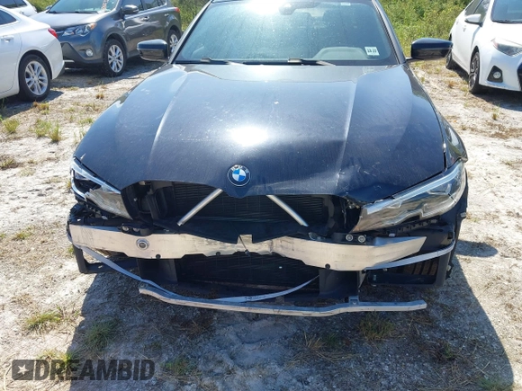 2019 BMW 3 Series 330i xDrive with VIN WBA5R7C51KFH25487, listed as a IAAI auction lot 40605403 with 1 mi miles. Bid and sale history available at carsss.com. Image 6.