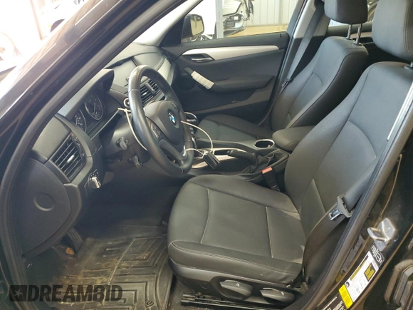 2014 BMW X1 sDrive28i z VIN WBAVM1C52EVW55517, wystawiony jako Copart lot #54991015 z przebiegiem 114 552 mil mil oraz Czysty tytuł • Clean title. Historia ofert i sprzedaży dostępna na DreamBid. Obrazek 7.