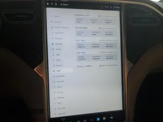 2016 Tesla Model X 70D z VIN 5YJXCAE20GF002753, wystawiony jako Copart lot #50954795 z przebiegiem 77 256 mil mil oraz Szkody całkowita. Historia ofert i sprzedaży dostępna na DreamBid. Obrazek 9.