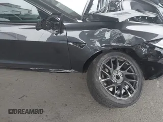 2024 Tesla Model 3 z VIN 5YJ3E1EA3RF737102, wystawiony jako IAAI lot #41562661 z przebiegiem 9 638 mil mil oraz . Historia ofert i sprzedaży dostępna na DreamBid. Obrazek 6.