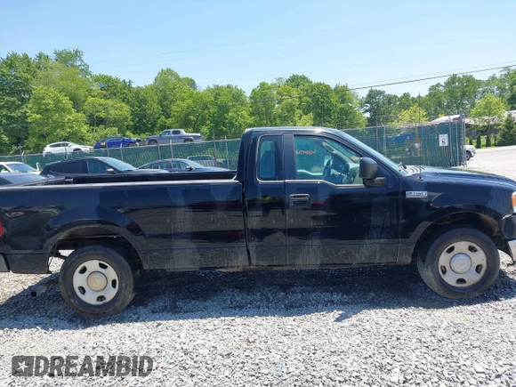 2006 Ford F-150 XL z VIN 1FTRF12266NA93922, wystawiony jako IAAI lot #42297444 z przebiegiem 189 094 mil mil oraz . Historia ofert i sprzedaży dostępna na DreamBid. Obrazek 13.