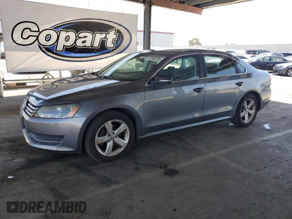 2014 Volkswagen Passat SE z VIN 1VWBT7A32EC090871, wystawiony jako Copart lot #57350735 z przebiegiem 106 002 mil mil oraz Czysty tytuł • Clean title. Historia ofert i sprzedaży dostępna na DreamBid. Obrazek 1.