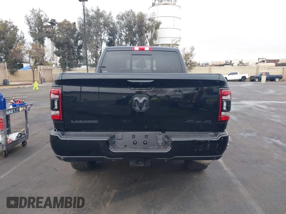 2022 Ram 2500 Laramie z VIN 3C6UR5FL2NG377414, wystawiony jako IAAI lot #41492443 z przebiegiem 100 477 mil mil oraz . Historia ofert i sprzedaży dostępna na DreamBid. Obrazek 17.