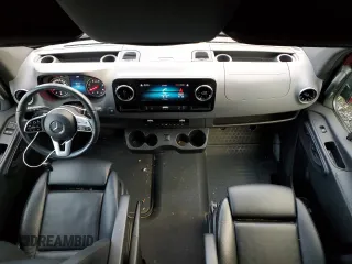 2022 Mercedes-Benz Sprinter with VIN W1Z4DFHY9NT090071, listed as a Copart auction lot 80545164 with 32,695 mi miles and Salvage Title. Bid and sale history available at DreamBid. Image 8.