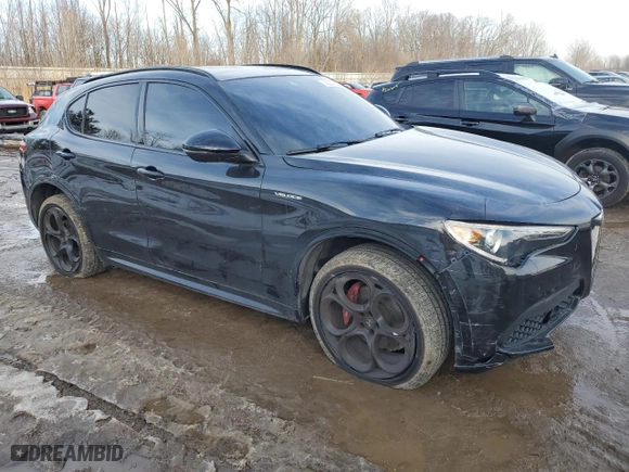 2023 Alfa Romeo Stelvio Ti with VIN ZASPAKBN9P7D57170, listed as a Copart auction lot 43062075 with 35,783 mi miles and Salvage Title. Bid and sale history available at carsss.com. Image 4.