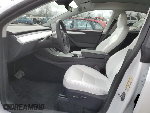 2024 Tesla Model Y Long Range with VIN 7SAYGDEE5RF115706, listed as a Copart auction lot 45002255 with 9,255 mi miles and Salvage Title. Bid and sale history available at DreamBid. Image 7.