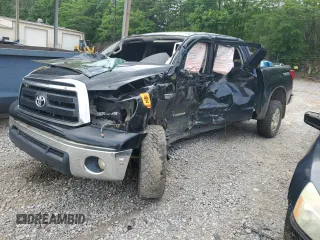 2010 Toyota Tundra z VIN 5TFDW5F18AX107996, wystawiony jako Copart lot #54578235 z przebiegiem Nie podano mil oraz Szkoda całkowita • Salvage title. Historia ofert i sprzedaży dostępna na DreamBid. Obrazek 1.