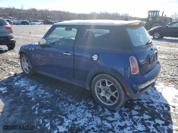 2004 MINI Cooper Hardtop S with VIN WMWRE33484TD75437, listed as a Copart auction lot 45514355 with 0 mi miles and Clean Title. Bid and sale history available at carsss.com. Image 2.