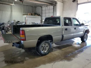 2002 GMC Sierra 1500HD SLE z VIN 1GTGK13U02F170226, wystawiony jako Copart lot #76071804 z przebiegiem 187 996 mil mil oraz Szkody całkowita. Historia ofert i sprzedaży dostępna na DreamBid. Obrazek 3.