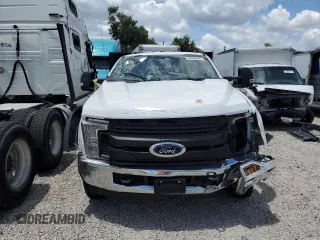 2019 Ford F-550 XL with VIN 1FDUF5GT2KDA27270, listed as a Copart auction lot 72002734 with 77,844 mi miles and Non Repairable. Bid and sale history available at carsss.com. Image 5.