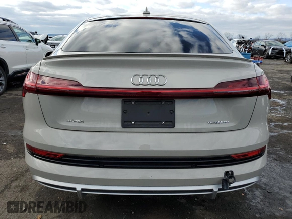2022 Audi e-tron Sportback S line Premium z VIN WA11AAGE2NB013721, wystawiony jako Copart lot #81812643 z przebiegiem 40 749 mil mil oraz . Historia ofert i sprzedaży dostępna na DreamBid. Obrazek 6.