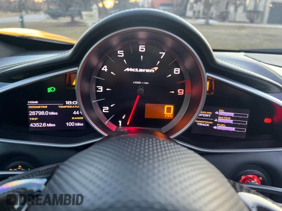 2015 McLaren 650S z VIN SBM11FAA4FW005324, wystawiony jako Copart lot #43651815 z przebiegiem 28 798 mil mil oraz Tytuł czysty. Historia ofert i sprzedaży dostępna na DreamBid. Obrazek 8.