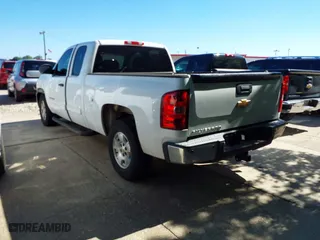 2013 Chevrolet Silverado 1500 LT with VIN 1GCRCSE06DZ138212, listed as a IAAI auction lot 42088561 with 261,922 mi miles. Bid and sale history available at carsss.com. Image 3.
