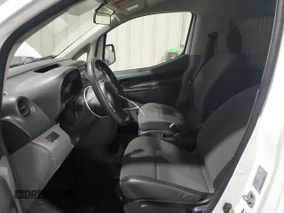 2017 Nissan NV200 S z VIN 3N6CM0KN1HK700458, wystawiony jako Copart lot #56231255 z przebiegiem 199 622 mil mil oraz Czysty tytuł • Clean title. Historia ofert i sprzedaży dostępna na DreamBid. Obrazek 7.