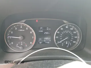 2017 Hyundai Elantra SE z VIN 5NPD74LF0HH156185, wystawiony jako Copart lot #56686625 z przebiegiem 77 496 mil mil oraz Szkoda całkowita • Salvage title. Historia ofert i sprzedaży dostępna na DreamBid. Obrazek 9.