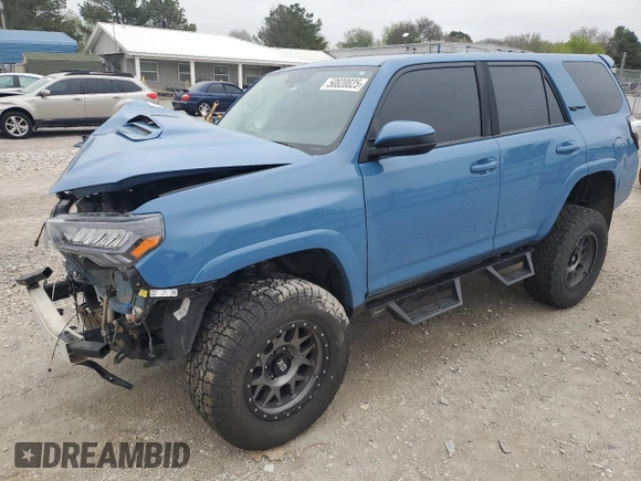 2018 Toyota 4Runner SR5 with VIN JTEBU5JR8J5583392, listed as a Copart auction lot 50820825 with 124,796 mi miles and Salvage Title. Bid and sale history available at DreamBid. Image 1.