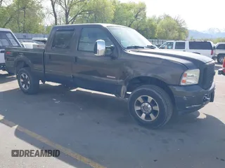 2007 Ford F-250 XL z VIN 1FTSW21P07EA33334, wystawiony jako IAAI lot #42135533 z przebiegiem 246 545 mil mil oraz . Historia ofert i sprzedaży dostępna na DreamBid. Obrazek 1.