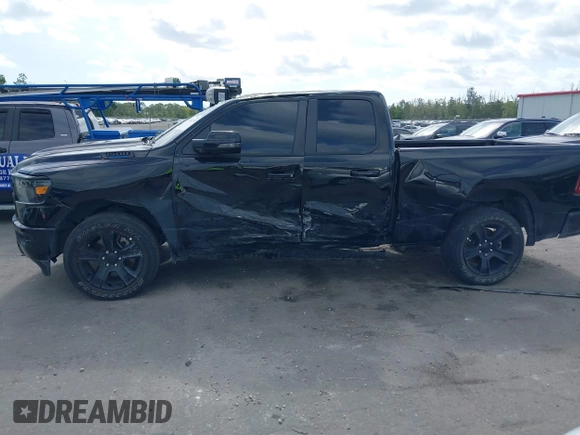 2023 Ram 1500 Big Horn z VIN 1C6RRFBG1PN612321, wystawiony jako IAAI lot #39303273 z przebiegiem 20 647 mil mil oraz . Historia ofert i sprzedaży dostępna na DreamBid. Obrazek 14.