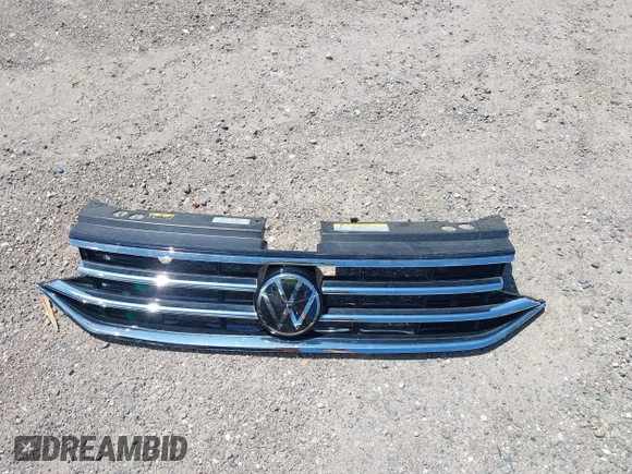 2024 Volkswagen Tiguan with VIN 3VVTB7AX9RM217926, listed as a IAAI auction lot 42339057 with 8,233 mi miles and . Bid and sale history available at DreamBid. Image 12.