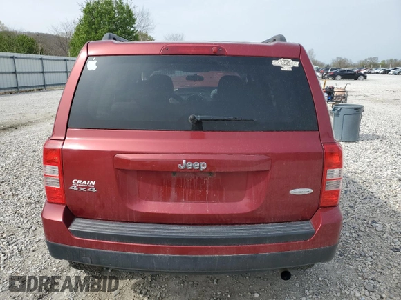 2015 Jeep Patriot Latitude z VIN 1C4NJRFB8FD207205, wystawiony jako Copart lot #58723655 z przebiegiem 181 649 mil mil oraz Szkoda całkowita • Salvage title. Historia ofert i sprzedaży dostępna na DreamBid. Obrazek 6.