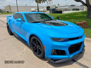 2022 Chevrolet Camaro ZL1 z VIN 1G1FK1R63N0122921, wystawiony jako Copart lot #58984575 z przebiegiem 18 742 mil mil oraz Czysty tytuł • Clean title. Historia ofert i sprzedaży dostępna na DreamBid. Obrazek 1.
