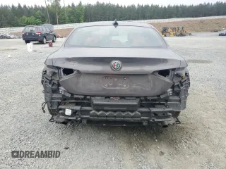 2023 Alfa Romeo Giulia Veloce z VIN ZARFAMBN6P7676600, wystawiony jako Copart lot #54583925 z przebiegiem 14 910 mil mil oraz Szkody całkowita. Historia ofert i sprzedaży dostępna na DreamBid. Obrazek 6.