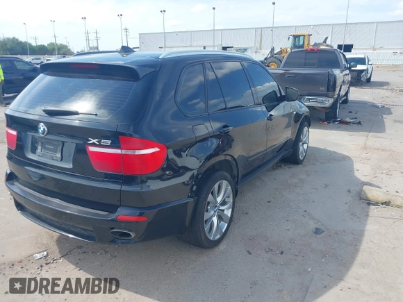 2010 BMW X5 z VIN 5UXFE8C52AL311929, wystawiony jako IAAI lot #42029162 z przebiegiem 182 369 mil mil oraz . Historia ofert i sprzedaży dostępna na DreamBid. Obrazek 4.