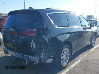 2022 Chrysler Pacifica Touring L z VIN 2C4RC3BG7NR227967, wystawiony jako IAAI lot #41620189 z przebiegiem 33 052 mil mil oraz . Historia ofert i sprzedaży dostępna na DreamBid. Obrazek 4.