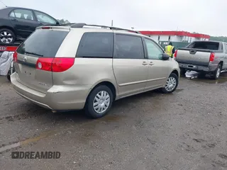 2008 Toyota Sienna CE z VIN 5TDZK23C88S141135, wystawiony jako IAAI lot #42272852 z przebiegiem 241 336 mil mil oraz . Historia ofert i sprzedaży dostępna na DreamBid. Obrazek 4.